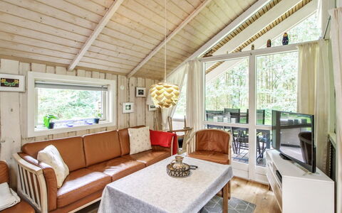 Ellica - 50Km from the Sea: Hout, Interieur Ontwerp, Plafond, Meubilair, Huis, Woonkamer, Bankstel, Kamer, Verblijf