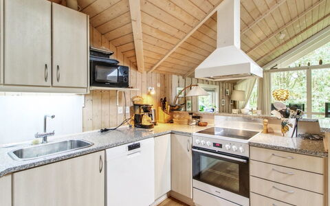 Ellica - 50Km from the Sea: Keuken, Hout, Plafond, Countertop, Interieur Ontwerp, Toestel Van De Keuken, Major Appliance, Lichte Inrichting, Huis, Cabinetry