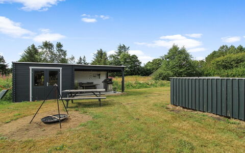 Daina - 400M to the Fjord: Verblijf, Huis, Huis, Dak, Veranda, Landgoed, Siding, Garden Gebouwen, Boerderij, Werf