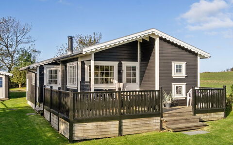 Lenita - 30M to the Fjord: Blauw, Struik, Verblijf, Groundcover, Tuin, Landgoed, Schaduw, Landscaping, Boerderij, Eco Hotel