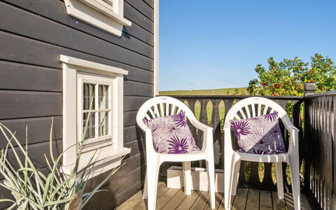 Lenita - 30M to the Fjord: Blauw, Struik, Verblijf, Groundcover, Tuin, Landgoed, Schaduw, Landscaping, Boerderij, Eco Hotel