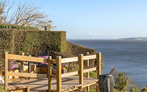 Lenita - 30M to the Fjord: Blauw, Struik, Verblijf, Groundcover, Tuin, Landgoed, Schaduw, Landscaping, Boerderij, Eco Hotel