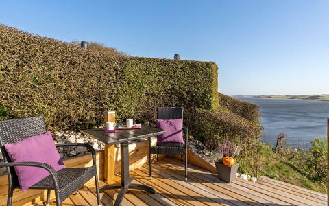 Lenita - 30M to the Fjord: Blauw, Struik, Verblijf, Groundcover, Tuin, Landgoed, Schaduw, Landscaping, Boerderij, Eco Hotel