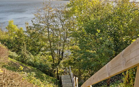 Lenita - 30M to the Fjord: Blauw, Struik, Verblijf, Groundcover, Tuin, Landgoed, Schaduw, Landscaping, Boerderij, Eco Hotel