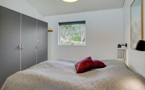 Ljupka - 1Km from the Sea: Slaapkamer, Plafond, Hout, Interieur Ontwerp, Bed, Laken, Bedding, Flooring, Verdieping, Verlichting