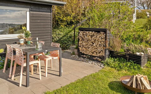 Nielsen - 30M to the Fjord: Meubilair, Hout, Buitenmeubels, Struik, Stoel, Tuin, Tafel, Buitentafel, Backyard