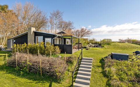 Nielsen - 30M to the Fjord: Gras, Struik, Land Lot, Huis, Landelijk Gebied, Groundcover, Verblijf, Tuin, Gazon