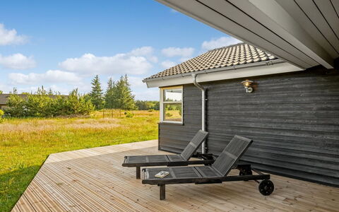 Sulki - 3.5Km from the Sea: Verblijf, Huis, Huis, Dak, Veranda, Landgoed, Siding, Garden Gebouwen, Boerderij, Werf