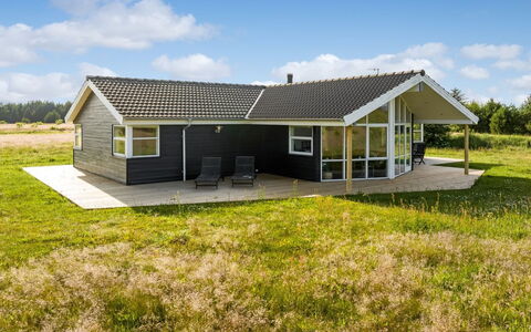 Sulki - 3.5Km from the Sea: Verblijf, Huis, Huis, Dak, Veranda, Landgoed, Siding, Garden Gebouwen, Boerderij, Werf