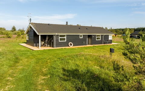 Sulki - 3.5Km from the Sea: Verblijf, Huis, Huis, Dak, Veranda, Landgoed, Siding, Garden Gebouwen, Boerderij, Werf