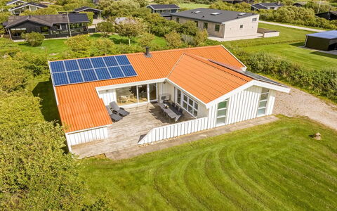 Sulevi - 200M to the Fjord: Verblijf, Huis, Huis, Dak, Veranda, Landgoed, Siding, Garden Gebouwen, Boerderij, Werf