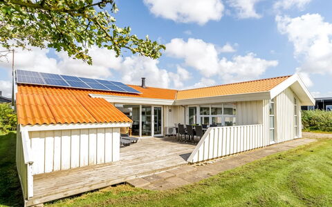 Sulevi - 200M to the Fjord: Verblijf, Huis, Huis, Dak, Veranda, Landgoed, Siding, Garden Gebouwen, Boerderij, Werf