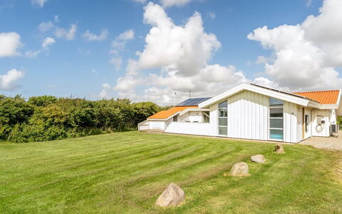 Sulevi - 200M to the Fjord: Verblijf, Huis, Huis, Dak, Veranda, Landgoed, Siding, Garden Gebouwen, Boerderij, Werf