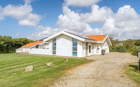 Sulevi - 200M to the Fjord: Verblijf, Huis, Huis, Dak, Veranda, Landgoed, Siding, Garden Gebouwen, Boerderij, Werf