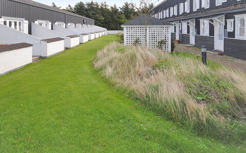 Eleen - 100M to the Fjord: Dak, Huis, Land Lot, Huis, Verblijf, Landgoed, Garden Gebouwen, Schaduw, Blokhut, Landscaping
