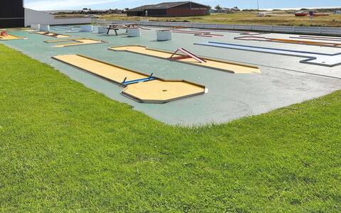 Eleen - 100M to the Fjord: Dak, Huis, Land Lot, Huis, Verblijf, Landgoed, Garden Gebouwen, Schaduw, Blokhut, Landscaping