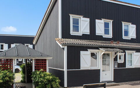 Eleen - 100M to the Fjord: Dak, Huis, Land Lot, Huis, Verblijf, Landgoed, Garden Gebouwen, Schaduw, Blokhut, Landscaping