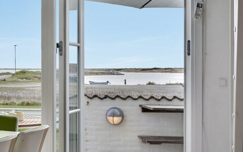 Siunde - 100M to the Fjord: Deur, Stoel, Glas, Schaduw, Balkon, Home Deur, Daylighting, Aluminium