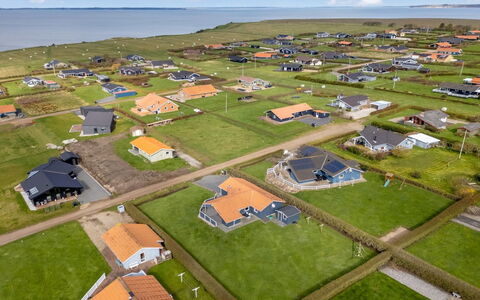 Loviisa - 300M to the Fjord: Huis, Landschap, Plain, Land Lot, Huis, Verblijf, Kust, Landgoed, Oceaan, Luchtfotografie