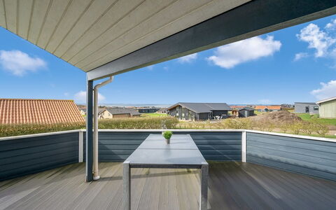Loviisa - 300M to the Fjord: Dak, Samengesteld Materiaal, Dek, Schaduw, Siding, Plank, Veranda, Daylighting, Hardwood, Outdoor Structuur