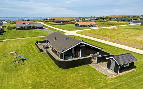 Samuil - 300M to the Fjord: Huis, Dak, Huis, Verblijf, Schuur, Garden Gebouwen, Siding, Werf, Blokhut, Hut
