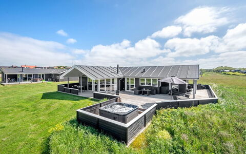 Nahel - 150M to the Fjord: Hout, Huis, Veranda, Dek, Hardwood, Dak, Beits, Houten Vloer, Eco Hotel