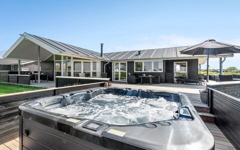 Nahel - 150M to the Fjord: Hout, Huis, Veranda, Dek, Hardwood, Dak, Beits, Houten Vloer, Eco Hotel