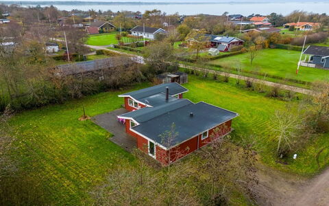 Scarlet - 400M to the Fjord: Gras, Grasland, Landschap, Ecoregio, Plain, Plantengemeenschap, Land Lot, Buitenmeubels, Prairie, Shrubland