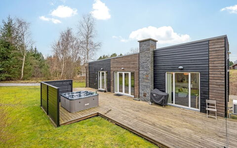 Tenna - 250M to the Fjord: Blauw, Struik, Verblijf, Groundcover, Tuin, Landgoed, Schaduw, Landscaping, Boerderij, Eco Hotel