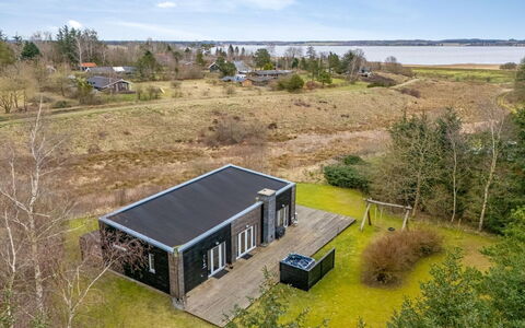 Tenna - 250M to the Fjord: Blauw, Struik, Verblijf, Groundcover, Tuin, Landgoed, Schaduw, Landscaping, Boerderij, Eco Hotel