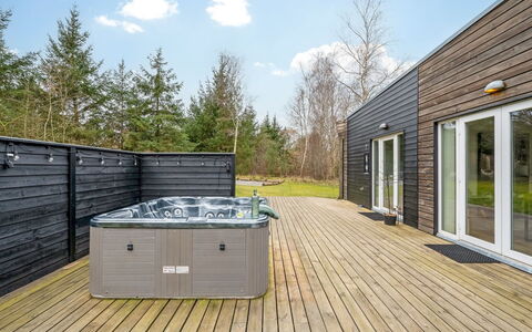 Tenna - 250M to the Fjord: Blauw, Struik, Verblijf, Groundcover, Tuin, Landgoed, Schaduw, Landscaping, Boerderij, Eco Hotel
