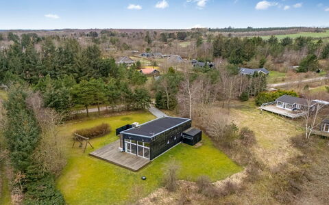Tenna - 250M to the Fjord: Blauw, Struik, Verblijf, Groundcover, Tuin, Landgoed, Schaduw, Landscaping, Boerderij, Eco Hotel