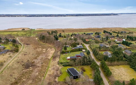 Tenna - 250M to the Fjord: Blauw, Struik, Verblijf, Groundcover, Tuin, Landgoed, Schaduw, Landscaping, Boerderij, Eco Hotel