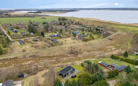 Tenna - 250M to the Fjord: Blauw, Struik, Verblijf, Groundcover, Tuin, Landgoed, Schaduw, Landscaping, Boerderij, Eco Hotel