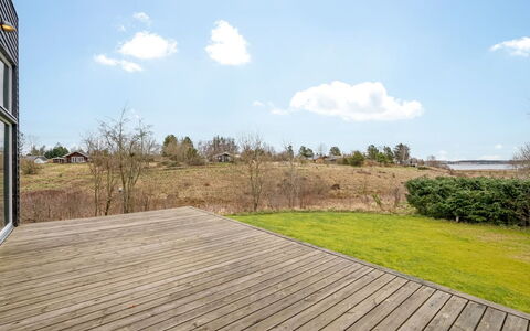 Tenna - 250M to the Fjord: Blauw, Struik, Verblijf, Groundcover, Tuin, Landgoed, Schaduw, Landscaping, Boerderij, Eco Hotel