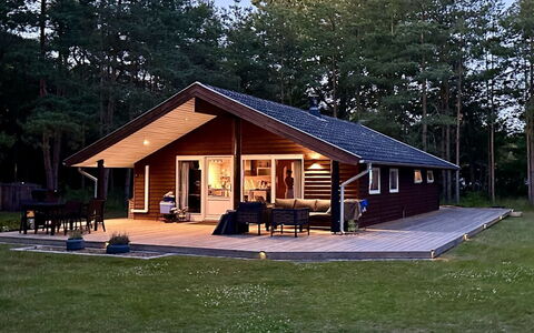 Aman - 700M to the Fjord: Hout, Tuin, Backyard, Land Lot, Huis, Dak, Schaduw, Dek, Hardwood, Werf