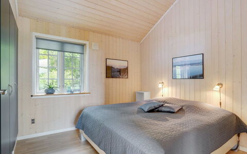 Regnwald - 400M to the Fjord: Hout, Plafond, Interieur Ontwerp, Flooring, Verdieping, Huis, Kamer, Slaapkamer, Houten Vloer, Bed