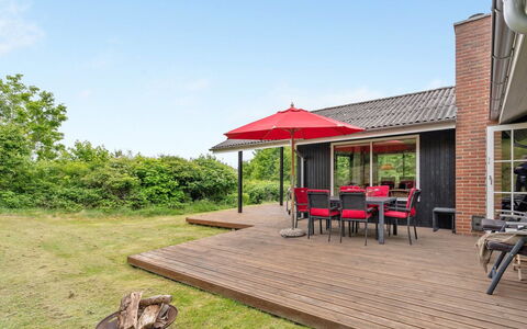 Melissa - 300M to the Fjord: Hout, Huis, Veranda, Dek, Hardwood, Dak, Beits, Houten Vloer, Eco Hotel