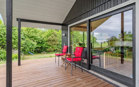 Melissa - 300M to the Fjord: Hout, Huis, Veranda, Dek, Hardwood, Dak, Beits, Houten Vloer, Eco Hotel