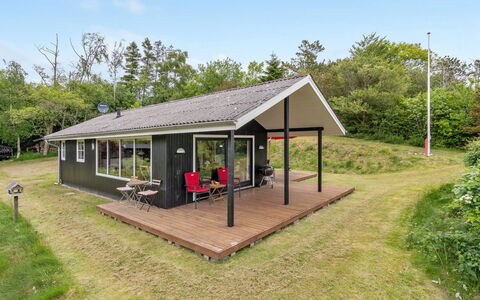 Melissa - 300M to the Fjord: Hout, Huis, Veranda, Dek, Hardwood, Dak, Beits, Houten Vloer, Eco Hotel