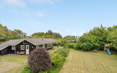 Melissa - 300M to the Fjord: Hout, Huis, Veranda, Dek, Hardwood, Dak, Beits, Houten Vloer, Eco Hotel