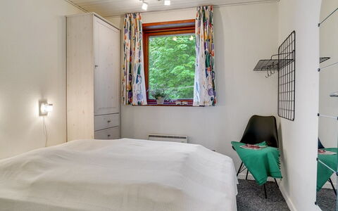Ephra - 250M to the Fjord: Interieur Ontwerp, Muur, Meubilair, Bed, Slaapkamer, Verdieping, Flooring, Hout, Plafond, Laken