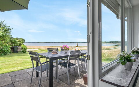 Ephra - 250M to the Fjord: Zee, Stoel, Oceaan, Kust, Keuken En Eettafel, Buitenmeubels, Schaduw, Hardwood, Buitentafel, Balkon