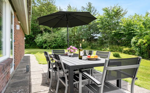 Ephra - 250M to the Fjord: Meubilair, Buitenmeubels, Tafel, Stoel, Buitentafel, Keuken En Eettafel, Patio, Tuin, Koffietafel, Kamerplant
