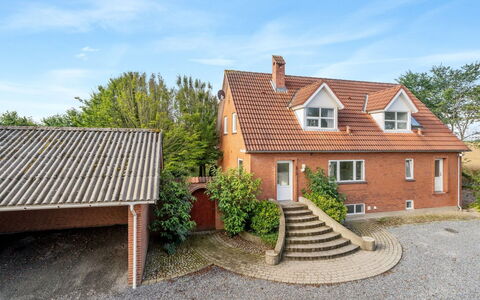 Auguste - 1.5Km to the Fjord: Dak, Huis, Land Lot, Huis, Verblijf, Landgoed, Garden Gebouwen, Schaduw, Blokhut, Landscaping
