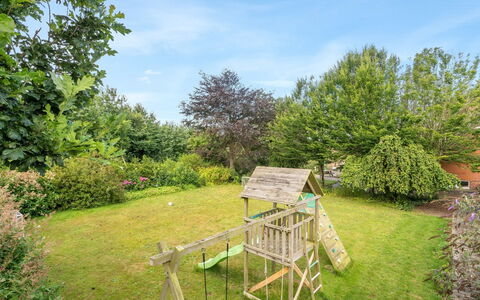 Auguste - 1.5Km to the Fjord: Dak, Huis, Land Lot, Huis, Verblijf, Landgoed, Garden Gebouwen, Schaduw, Blokhut, Landscaping