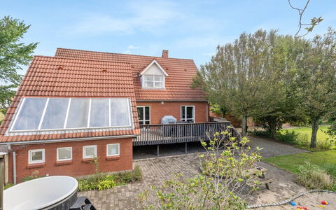 Auguste - 1.5Km to the Fjord: Dak, Huis, Land Lot, Huis, Verblijf, Landgoed, Garden Gebouwen, Schaduw, Blokhut, Landscaping