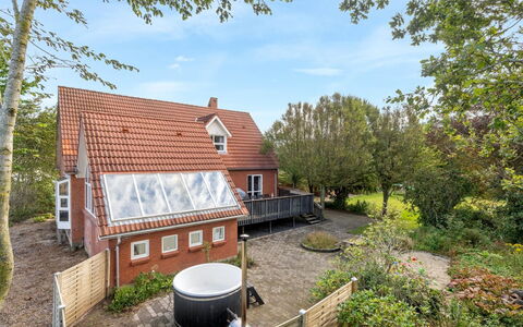 Auguste - 1.5Km to the Fjord: Dak, Huis, Land Lot, Huis, Verblijf, Landgoed, Garden Gebouwen, Schaduw, Blokhut, Landscaping