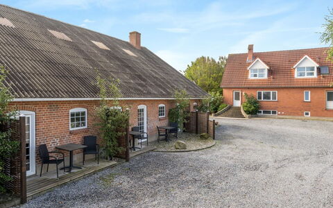 Auguste - 1.5Km to the Fjord: Dak, Huis, Land Lot, Huis, Verblijf, Landgoed, Garden Gebouwen, Schaduw, Blokhut, Landscaping