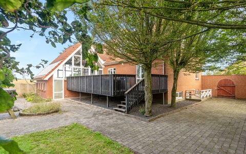 Auguste - 1.5Km to the Fjord: Dak, Huis, Land Lot, Huis, Verblijf, Landgoed, Garden Gebouwen, Schaduw, Blokhut, Landscaping